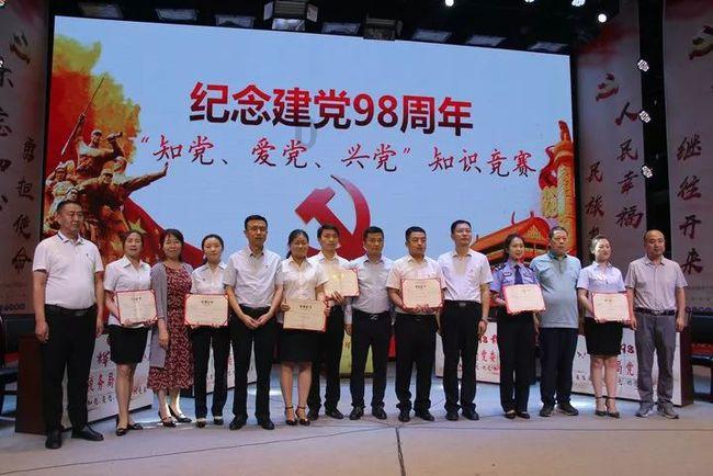 夏日时尚的爱丽
